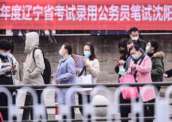 中國經濟有多冷？減薪後再停招 公務員被“割”