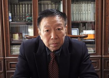 遭全網封殺後 75歲京城名嘴教授退休後被“開除”