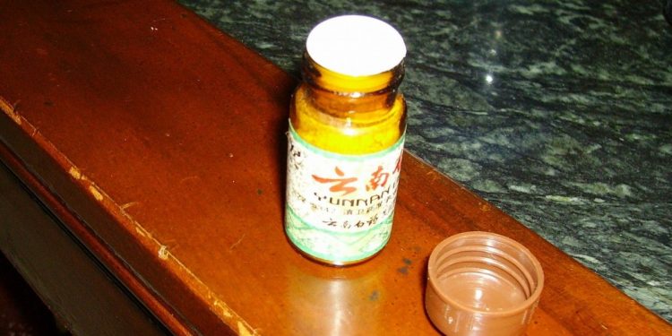 雲南白藥是一種專治跌打損傷及創傷出血的科學中藥,其生產及商標持有者為雲南白藥集團股份有限公司。(圖翻攝自Winertai/維基百科)