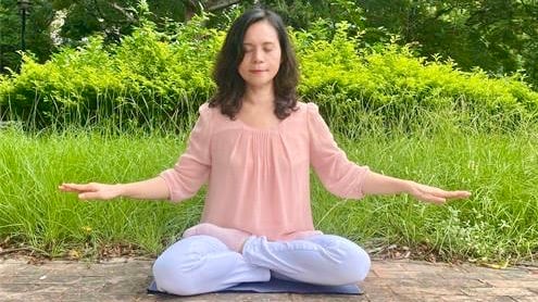 生長在台灣的劉瑞東在煉法輪大法第五套功法。(圖片來源:明慧網)