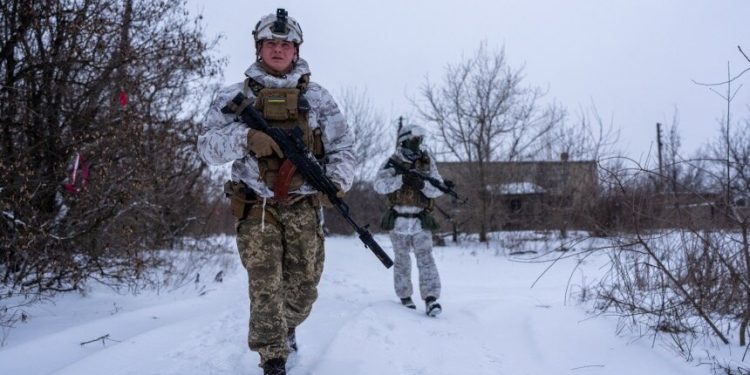 AVDIIVKA, UKRAINE - JANUARY 24: Ukrainian servicemen from the 25th Air Assault Battalion are seen stationed in Avdiivka, Ukraine on January 24, 2022. (Photo by Wolfgang Schwan/Anadolu Agency via Getty Images)