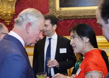 震驚！英國貴族夫人竟是中共女間諜？英媒爆更多精彩內幕