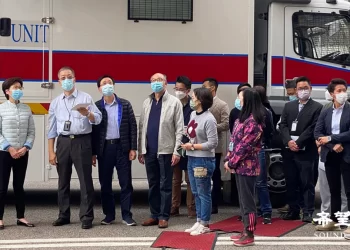 林鄭下疫區視察 港人不滿隔離安排鼓譟（組圖）