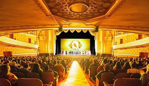 圖為神韻紐約藝術團1月8日在舊金山歌劇院進行的第四場演出滿場。(圖片來源:周容/大紀元)