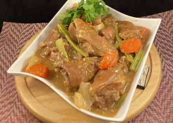 【梁廚美食】姬松茸黑蒜螺頭瘦肉湯/蘿蔔黃豆醬炆豬手