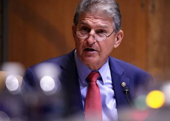 民主黨議員改籍入共和黨 曼欽公開支持共和黨議員連任