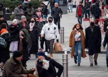 全球染疫人數超4億 多位皇室政要中招 美開始取消口罩令