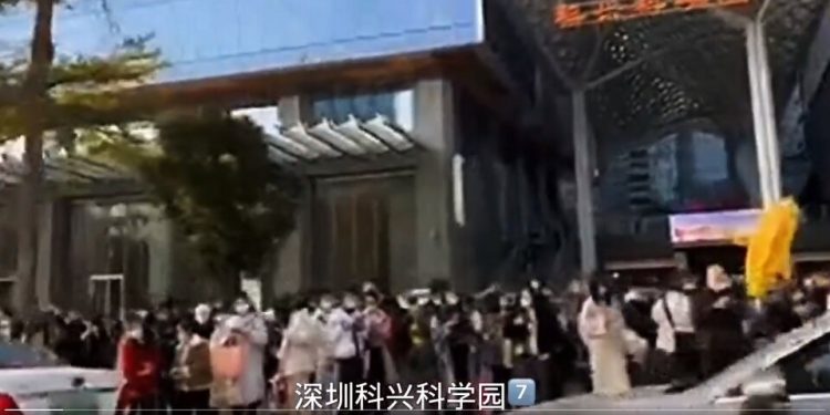 深圳科興科技園10萬人大逃亡(圖片來源:視頻截圖)