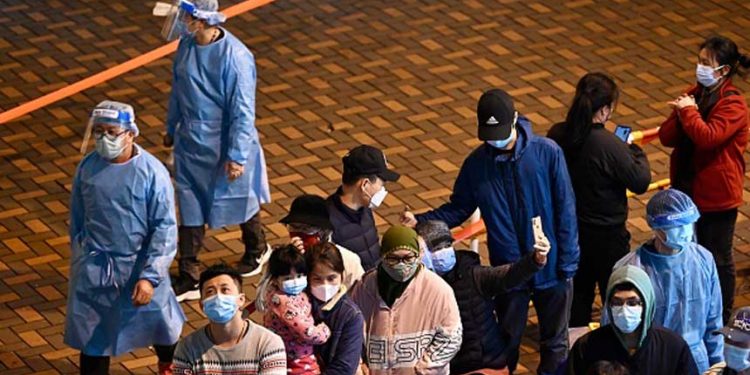 香港中共病毒疫情持續失控 北京出手 防疫完全大陸化 (Photo by Li Zhihua/China News Service via Getty Images)