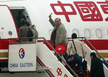 东航第二个黑盒子或已受损 解谜需一年？