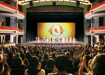 神韻加拿大密西沙加首演爆滿 安省議員：令人讚嘆