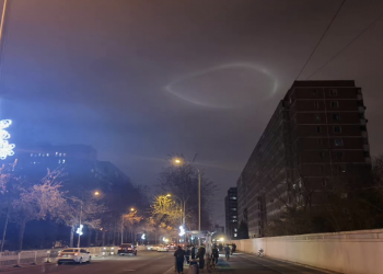 北京天空現巨型神秘光圈引熱議 網友：是UFO嗎？