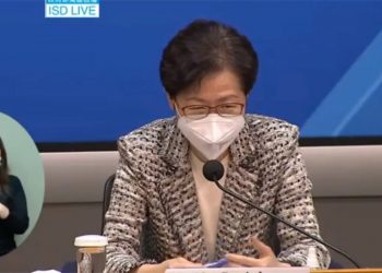 港特首認錯？戴口罩見傳媒 全民強檢再改口風