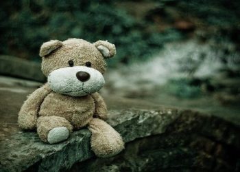 長期不給吃飯不讓睡覺 廣東5歲女被父母虐打致死引熱議