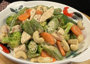 【梁廚美食】秋葵雞肉沙律/大蒜蕃茄紅蘿蔔煲羊脊骨湯