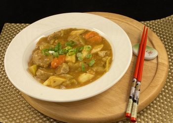 【梁廚美食】咖喱山藥青蘋果牛肉丸/蕎麥酸奶雞肉飯/黑白木耳素菜