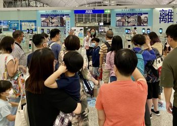 港移民潮持續 梁振英“移居論”被斥冷血