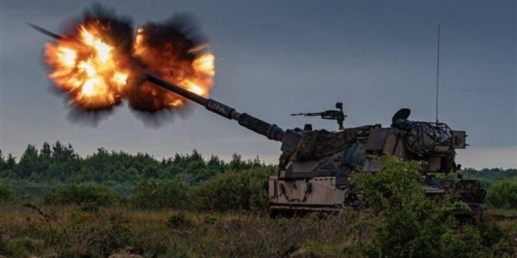 波蘭將軍援烏克蘭自主研製的蟹式155公釐自走砲。(圖擷取自波蘭國防部官網)