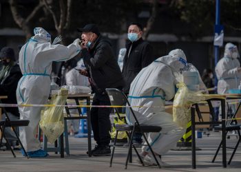中共拒絕放棄“清零政策” 專家：毛“人定勝天”再現