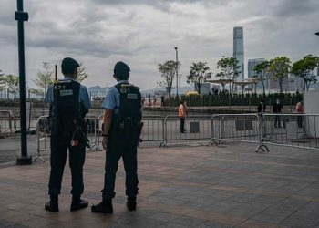 習訪港如臨大敵 記者禁帶具政治信息物品