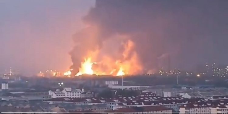 上海石化劇烈爆炸(圖片來源:視頻截圖)
