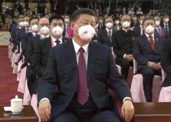 習訪港會上打盹 致詞時台下僅4人 黃大仙祠升血旗