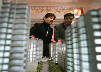 樓市危機不斷升級！央行三度降息 環京業主：漲了就拋掉