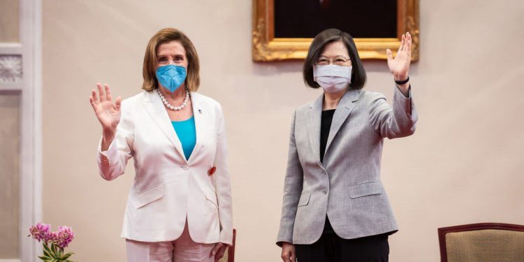 圖為臺灣總統蔡英文與美國眾議院議長佩洛西。(圖片:Chien Chih-Hung/Office of The President via Getty Images)