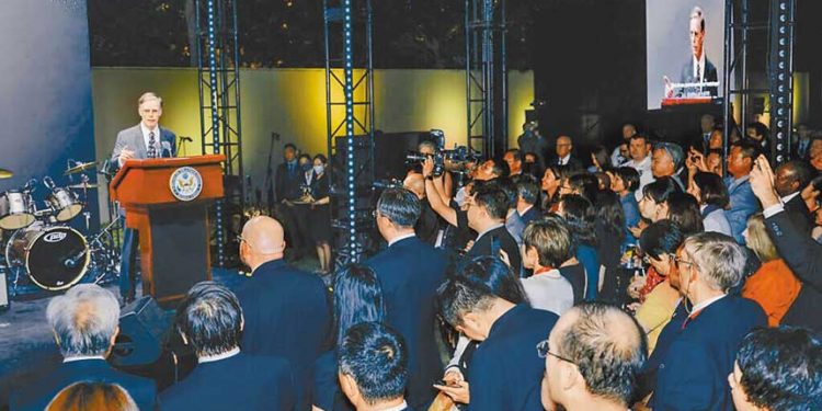 美國駐華大使伯恩斯(Nicolas Burns)於推特上指控北京,在9月15日大使館舉行的獨立日慶祝活動時,企圖阻止一些賓客參與。圖為當天的活動。(摘自美國駐華大使館官網)
