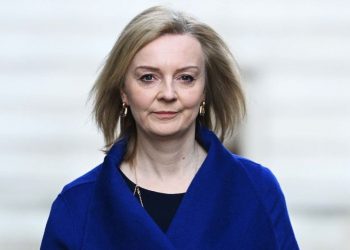 鐵娘子特拉斯任首相 專家：持續強硬抗中