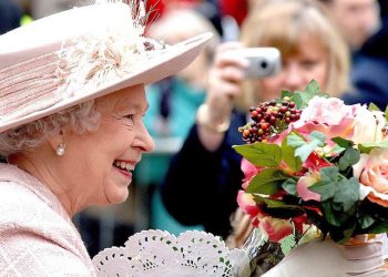 【系列专题】永远的英国女王 (4) 仆人女王与她侍奉的王