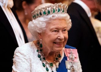 【系列专题】永远的英国女王（3）英女王不退位探秘