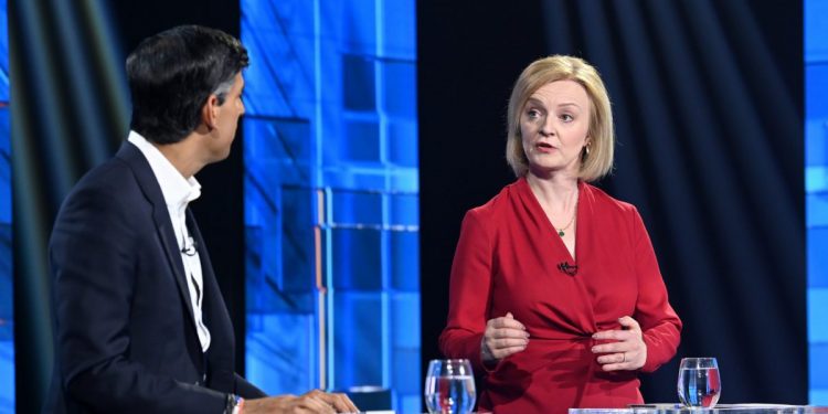 英國保守黨黨魁、新首相候選人蘇納克(Rishi Sunak)(左)與特拉斯(Liz Truss)(右)都表示將對中共採取更強硬立場。