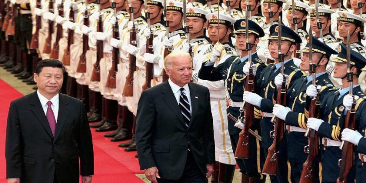 習近平二十大報告刪除兩個口號,美中冷戰即將開打?(圖片:Lintao Zhang/Getty Images)