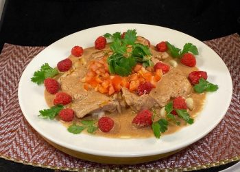 【梁廚美食】靈芝燉乳鴿/煎雞肉配紅酒醋汁