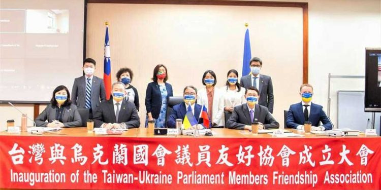 無懼中共威脅 烏克蘭議員預計10月底訪台(臺灣民進黨立委黃世傑辦公室提供)