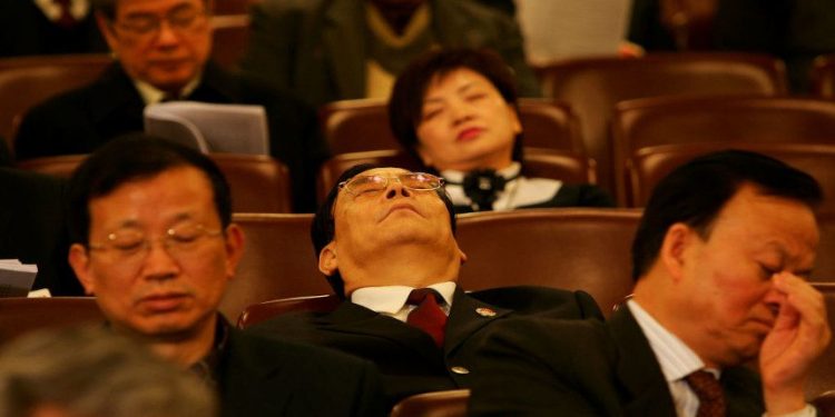 中共二十大與會者打瞌睡。（圖片：Guang Niu/Getty Images）