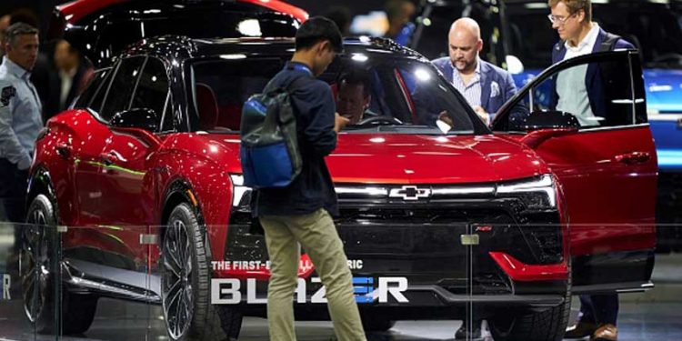 經濟學家:美國新車供給緩解 但許多人買不起 (圖片:GEOFF ROBINS/AFP via Getty Images)