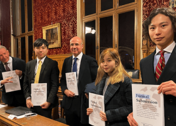 「理大圍城」3週年 港人向英政府提交裁名單獲讚