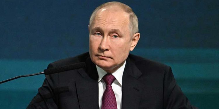 普京首次會晤俄兵媽媽 稱感同身受但不悔開戰 (圖片:PAVEL BEDNYAKOV/SPUTNIK/AFP via Getty Images)