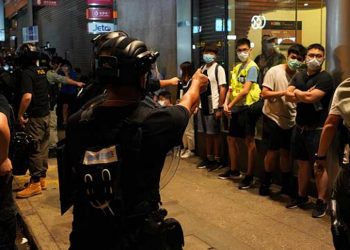 反送中3年1.2萬人被拘 港府照搬中共洗腦術