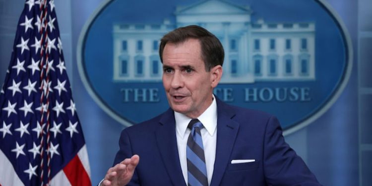 美國國家安全委員會發言人柯比（John Kirby）對記者披露：「我們的信息表明，朝鮮暗中向俄羅斯提供大量炮彈。」專家分析，朝鮮近期挑起的緊張局勢的背後金主正是中共。圖為美國國家安全委員會戰略溝通協調員約翰·柯比（John Kirby）於 2022 年 6 月 15 日在華盛頓特區的白宮每日新聞發布會上發表講話。(圖片：Alex Wong/Getty Images)
