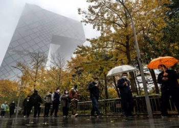 北京疫情升溫 密接者遭封門 北大封校