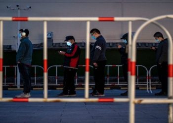 怒了！網絡瘋傳廣州兩女子遭反綁下跪 警方公然造謠？