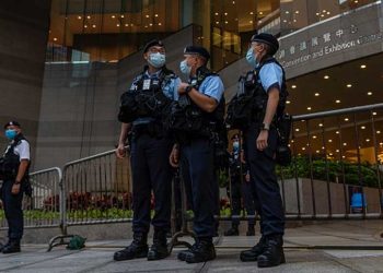 過百港警瘋看不雅影片 警隊以「好奇」為由免責