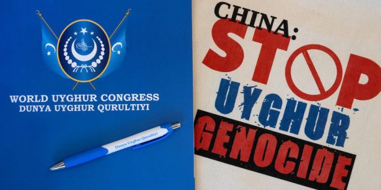 中國新疆烏魯木齊市24日發生火災造成慘劇,引發中國各地民眾反抗。而土耳其外交部也向中共討要說法,要求公開火災的原因。與此同時,美國眾議院格林表達了對中國抗議民眾的支持。(圖片: Sven Hoppe/picture alliance via Getty Images)