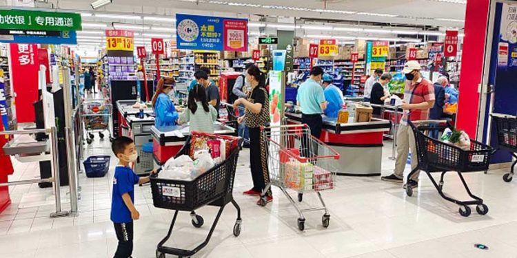中國經濟下行 家樂福每3天關一家 本土超市更慘 (圖片:CFOTO/Future Publishing via Getty Images)