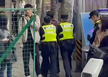 中共黑警帶黑頭套執法被揭 美政府成立「中國任務組」