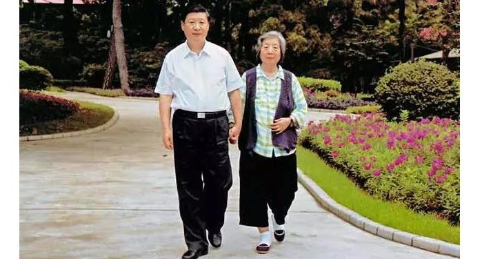 習近平和母親齊心（圖片來源：網絡）
