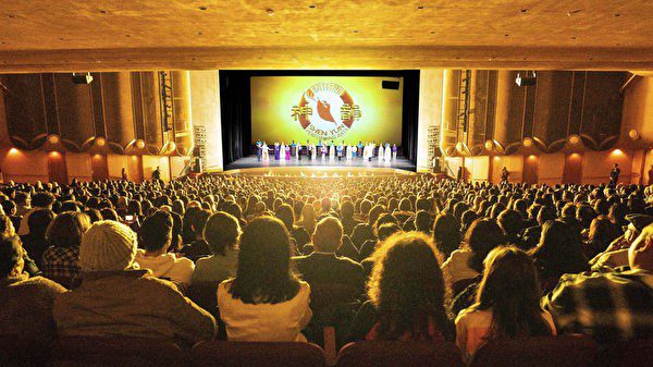 美國加州聖荷西表演藝術中心(San Jose Center for the Performing Arts)迎來了神韻新紀元藝術團在北加州灣區的首演。(大紀元)